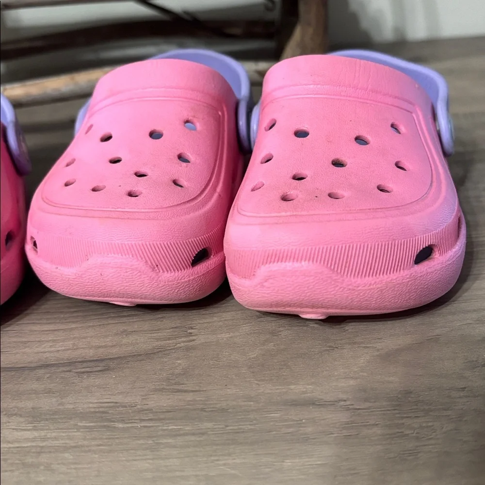 PRE OWNED Toddler Pink & Purple Clogs 150 MM CONVERTS TYPICALLY TO 7.5-8